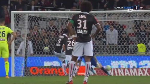 英媒：阿莫林变阵计划遭泄漏，曼联决心查明泄密源头（英媒称阿莫林变阵方案外泄，曼联誓言彻查泄密来源）