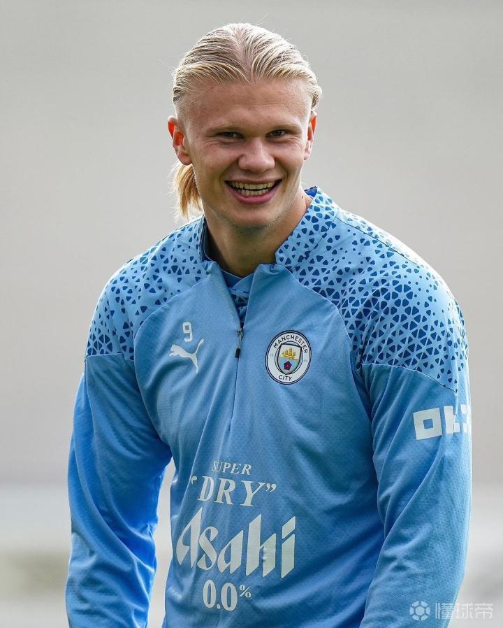 同一天绝代双骄各进一球！以下是媒体对C罗和梅西的...