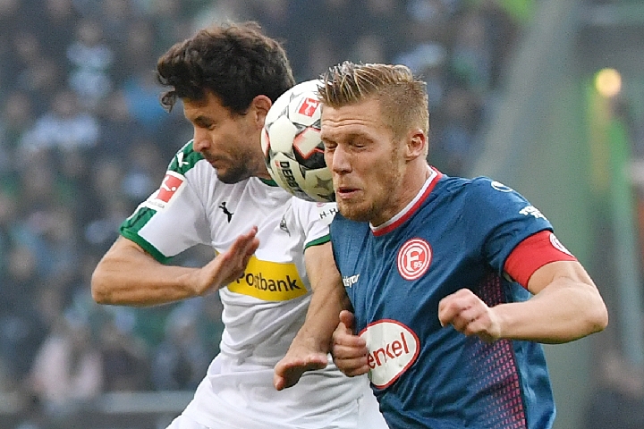 巴萨梅西关键助攻助力进球