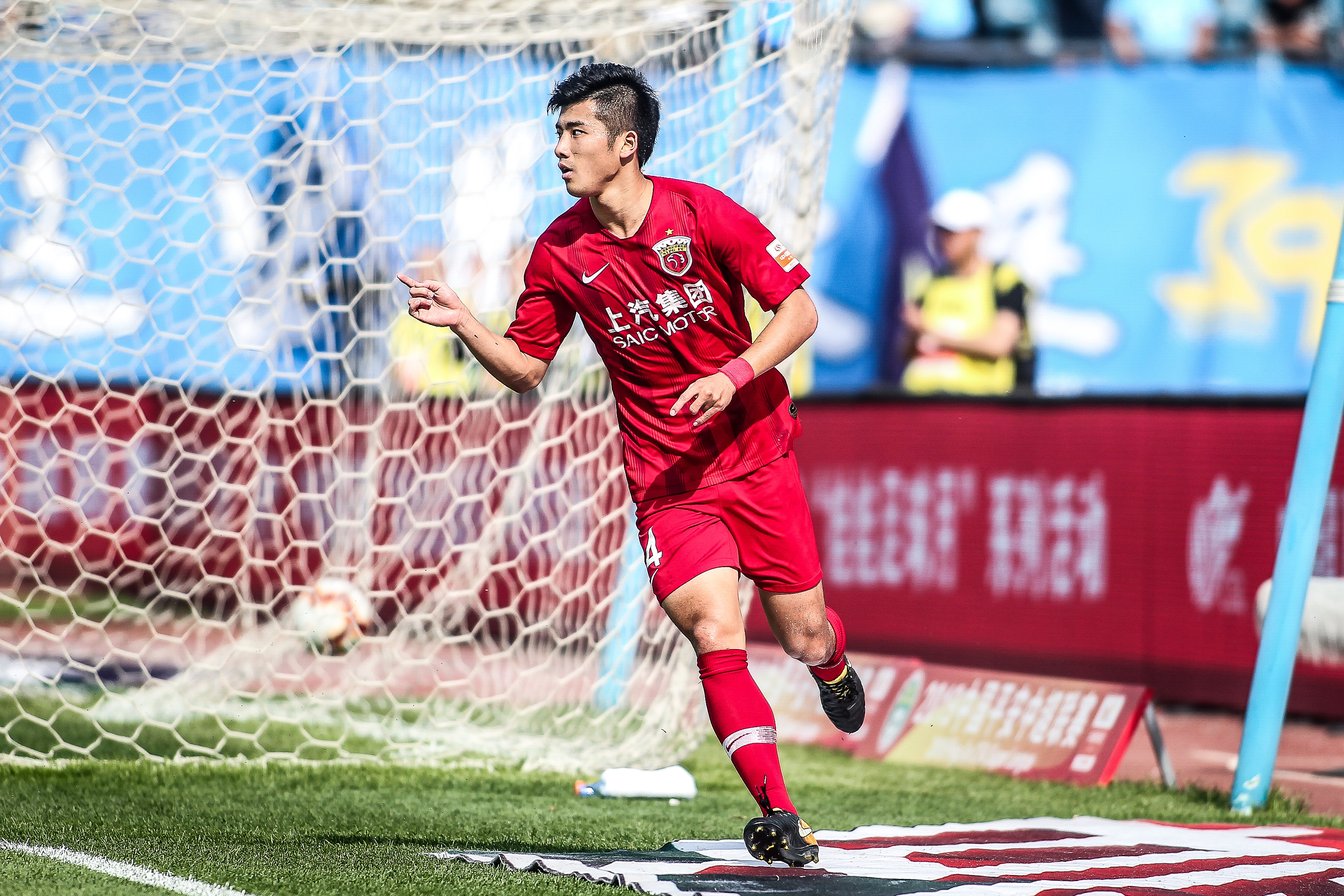 意甲主席：米兰科莫海外赛在推进中；减少俱乐部数量很难实现（意甲主席称米兰与科莫海外赛稳步推进，削减俱乐部数量并不现实）